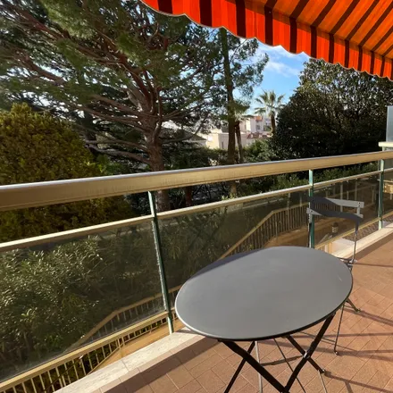 Image 3 - Les Santons, 7 Place Stanislas, 06414 Cannes, France - Apartment for rent