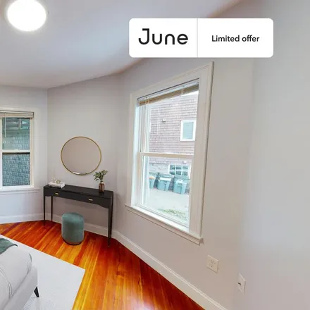 Image 1 - 28 Hunnewell Avenue - Room for rent