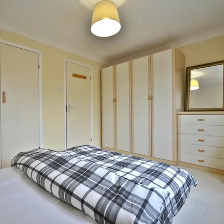 Image 7 - Simmonds Close, Binfield, RG42 1FL, United Kingdom - Apartment for rent