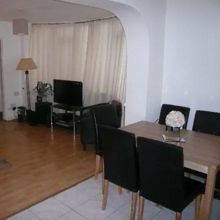 Image 4 - Carr Manor Avenue, Leeds, LS17 5BW, United Kingdom - Apartment for rent