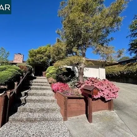 Rent this 4 bed house on 772 Crossbrook Drive in Moraga, CA 94556