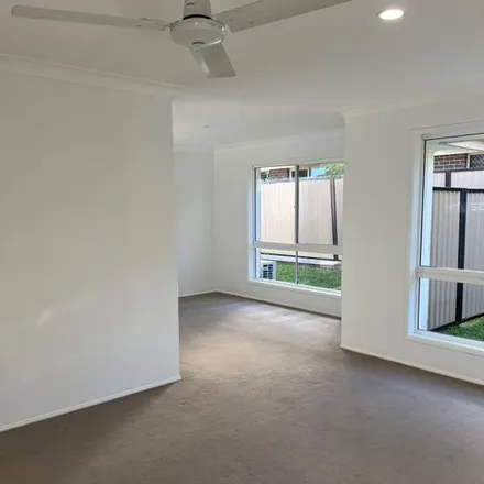 Image 2 - Kingarry Circuit, Merrimac QLD 4226, Australia - Apartment for rent