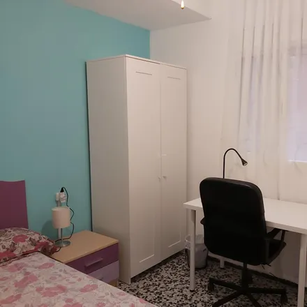 Rent this 9 bed room on Carrer del Poeta Mas i Ros in 83, 46022 Valencia