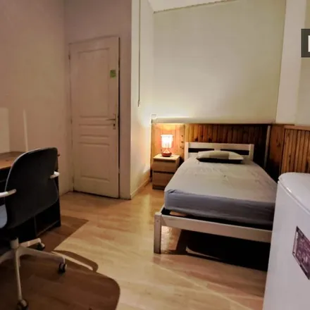 Rent this 2 bed room on 44 Rue Bourdarie-Lefure in 92600 Asnières-sur-Seine, France