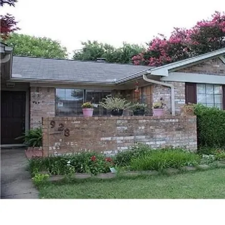 Rent this 3 bed house on 950 Purcell Drive in Plano, TX 75025