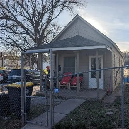 Buy this 2 bed house on 850 Spruce Avenue in Kansas City, MO 64124