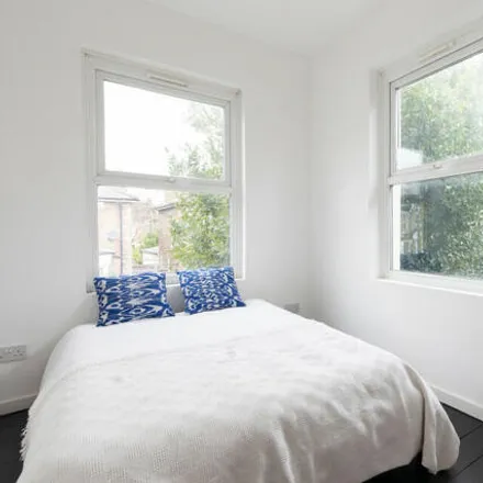 Image 4 - 17 Harcourt Road, London, SE4 2AJ, United Kingdom - Apartment for sale