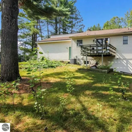 Image 2 - 4626 Lake Pine Drive, Long Lake Township, MI 49685, USA - House for sale