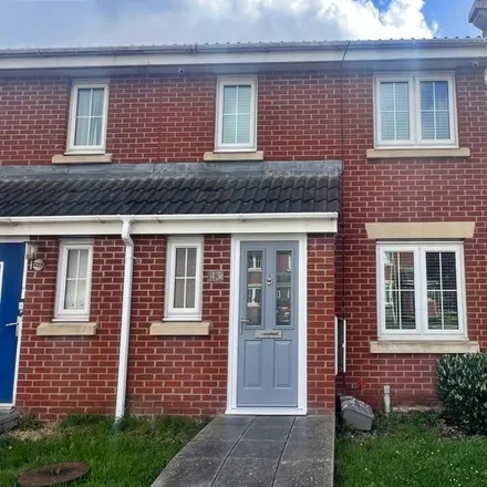 Rent this 3 bed townhouse on Wellingford Avenue in Widnes, WA8 8WG