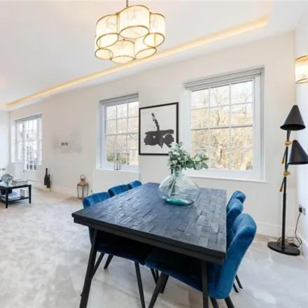 Rent this 3 bed room on 6 Hyde Park Crescent in London, W2 2QB