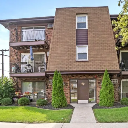 Buy this 2 bed house on 7005 99th Street in Chicago Ridge, IL 60415