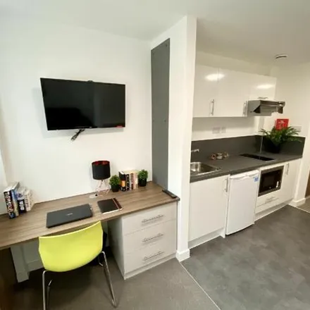 Rent this studio apartment on Hampton Court in George Road, Park Central