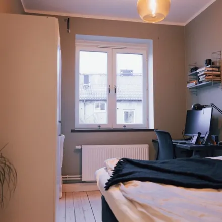 Rent this 2 bed apartment on Hässleholmsgatan 8a in 214 44 Malmo, Sweden