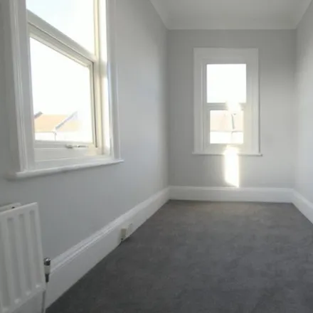 Image 7 - York Road, London, SW19 8TR, United Kingdom - Apartment for rent