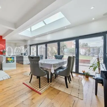 Image 2 - Leysdown Road, London, SE9 3ND, United Kingdom - Duplex for sale