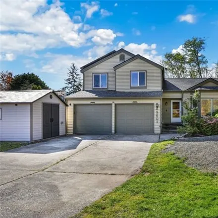 Buy this 3 bed house on 32607 46th Court Southwest in Federal Way, WA 98023