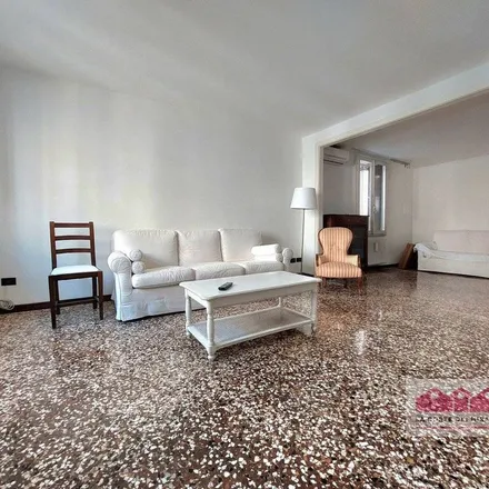 Image 3 - Piazza Giacomo Matteotti 20, 36100 Vicenza VI, Italy - Apartment for rent