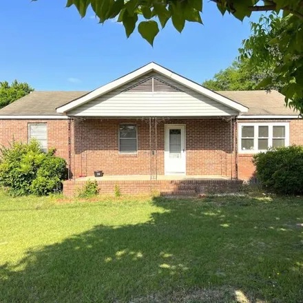 Rent this 2 bed house on Log Cabin Drive in Macon, GA 31203