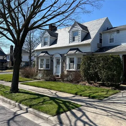 Rent this 3 bed house on 114 Orchid Street in Village of Floral Park, NY 11001