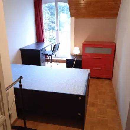 Rent this 3 bed apartment on Route Gouvernementale - Goevernementsweg / Gouvernementsweg 31 in 1150 Woluwe-Saint-Pierre - Sint-Pieters-Woluwe, Belgium