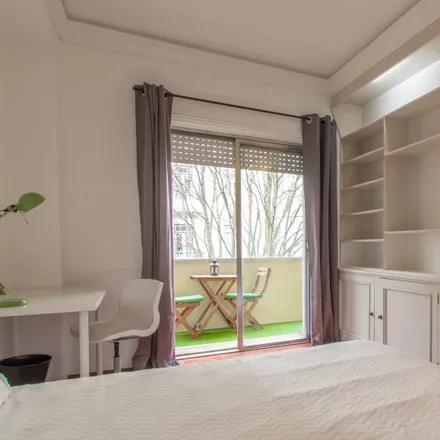 Rent this 9 bed room on Estrela do Parque in Rua Castilho, 1070-051 Lisbon