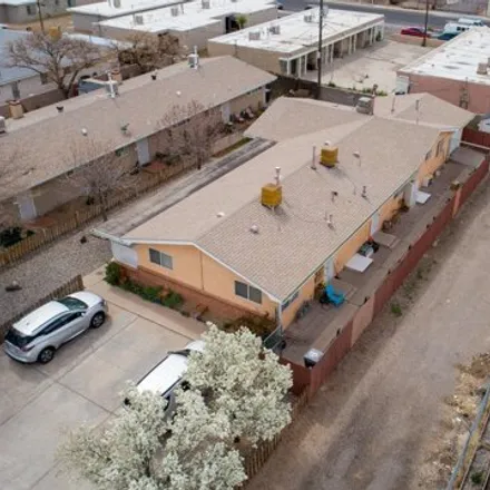 Image 3 - 435 California Street Southeast, Albuquerque, NM 87108, USA - House for sale