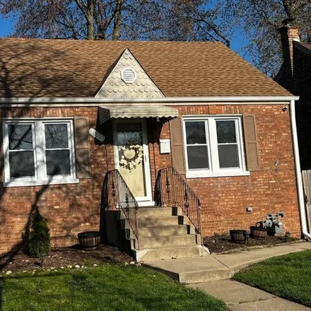 Rent this 3 bed house on 18049 Oakwood Avenue in Lansing, IL 60438