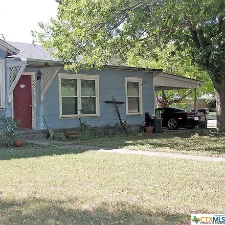 Buy this 3 bed house on 928 West Live Oak Street in Lockhart, TX 78644