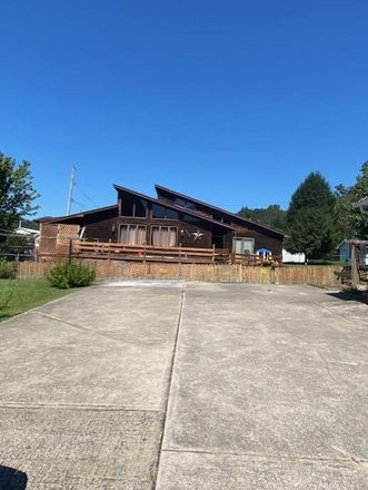 Rent this 3 bed house on Graham Street in Prestonsburg, KY 41653