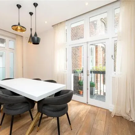 Image 3 - 6 Dunraven Street, London, W1K 7FD, United Kingdom - Room for rent