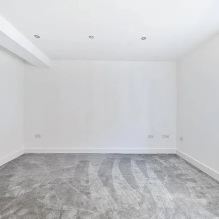 Image 1 - Balaclava Road, London, KT6 5RY, United Kingdom - Apartment for rent