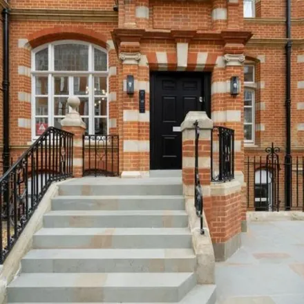 Rent this 3 bed apartment on 127 Kensington High Street in London, W8 5SF