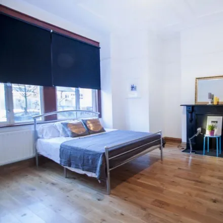 Rent this 6 bed room on Larch Road in London, NW2 6SE