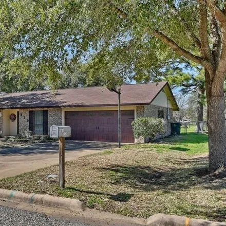Buy this 3 bed house on 769 South Knox Avenue in Giddings, TX 78942