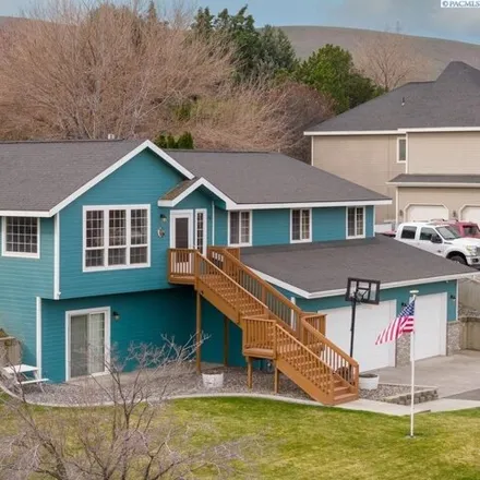 Buy this 4 bed house on 2471 West 40th Avenue in Kennewick, WA 99337