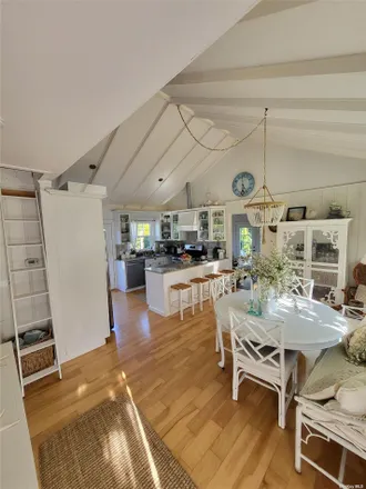 Image 3 - 51 West End Avenue, East Quogue, NY 11942, USA - House for rent