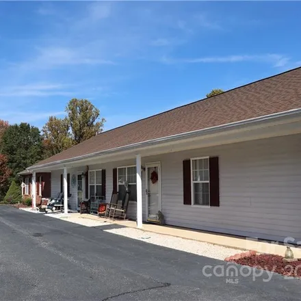Image 3 - 130 24th Street Northwest, Longview, Long View, NC 28601, USA - Townhouse for sale