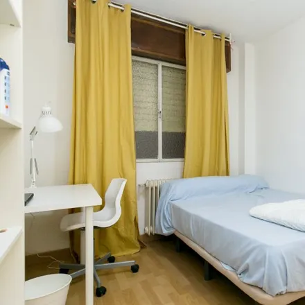 Rent this 5 bed room on Aroma Y Sabor in Calle Azorín, 18002 Granada