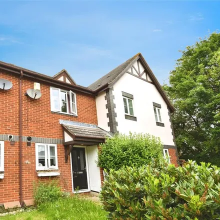 Rent this 2 bed townhouse on unnamed road in Buckinghamshire, HP19 0XS
