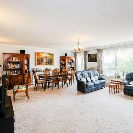 Image 2 - Embassy Court, 43 Woodford Road, London, E18 2EE, United Kingdom - House for sale