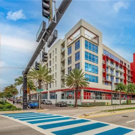Buy this 1 bed condo on 357 Pierce Street in Hollywood, FL 33019