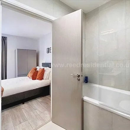 Image 4 - 64 Gloucester Terrace, London, W2 3HH, United Kingdom - Apartment for rent