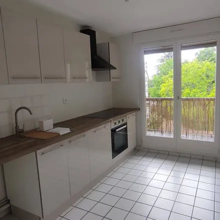 Rent this 3 bed apartment on 12 Chemin Barral in 38100 Grenoble, France