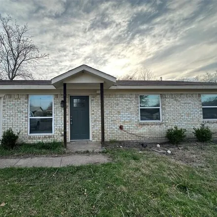 Rent this 3 bed house on 385 Redbud Lane in Wilmer, Dallas County