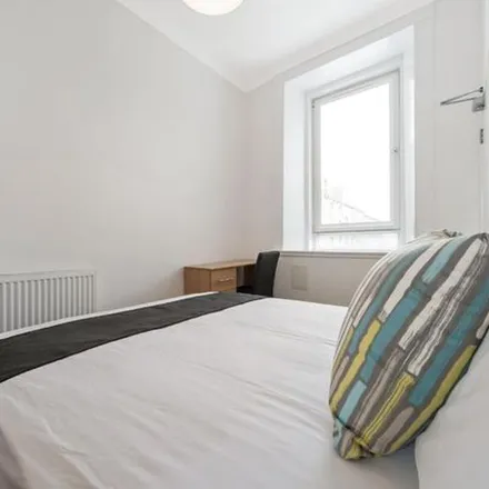 Rent this 2 bed apartment on Meadowpark Street in Glasgow, G31 2RU