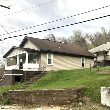 Image 2 - 397 Pennsylvania Avenue, Weirton, WV 26062, USA - House for sale