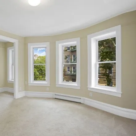 Image 2 - 2253 Tiebout Avenue, New York, NY 10457, USA - House for sale