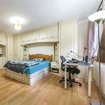 Image 2 - 1-41 Cumberland Mills Square, London, E14 3BH, United Kingdom - Apartment for sale