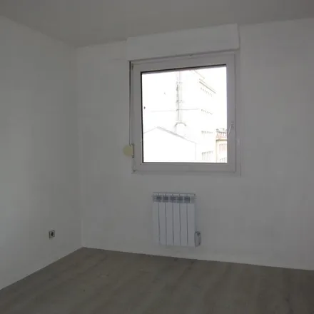 Rent this 4 bed apartment on 3 Place de l'Hôtel de Ville in 42000 Saint-Étienne, France