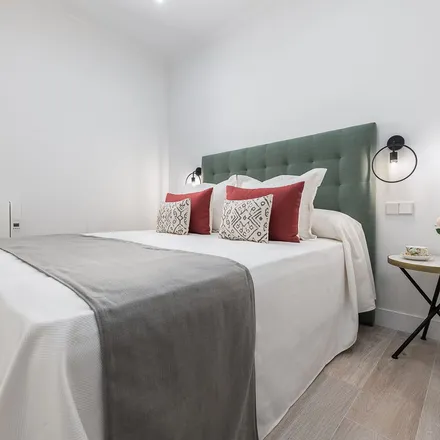 Rent this 2 bed apartment on Sainz de Baranda in Calle del Doctor Esquerdo, 28007 Madrid